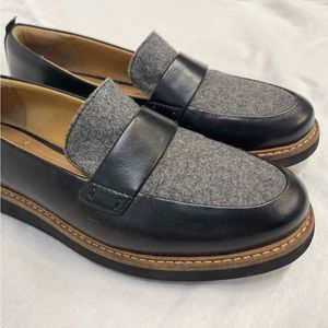 Clark’s two tone loafer